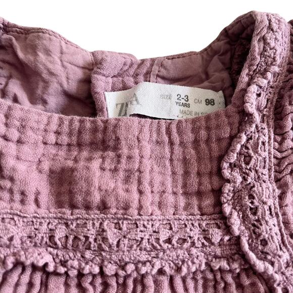 Zara Girls Mauve Muslin Ruffled Shoulder Dress Size 2-3 - Picture 2 of 4